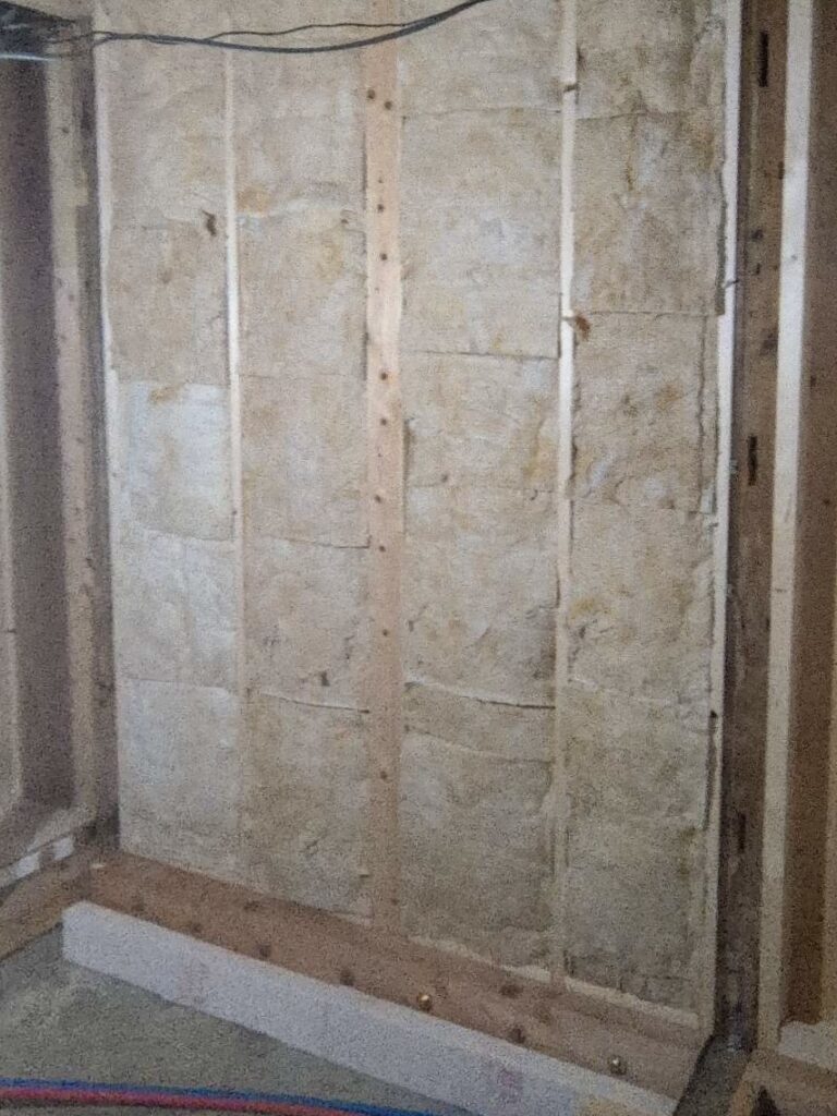 性能向上リノベモデルハウス進捗