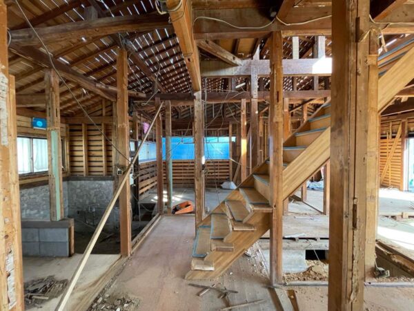 リノベ　階段の架け替え