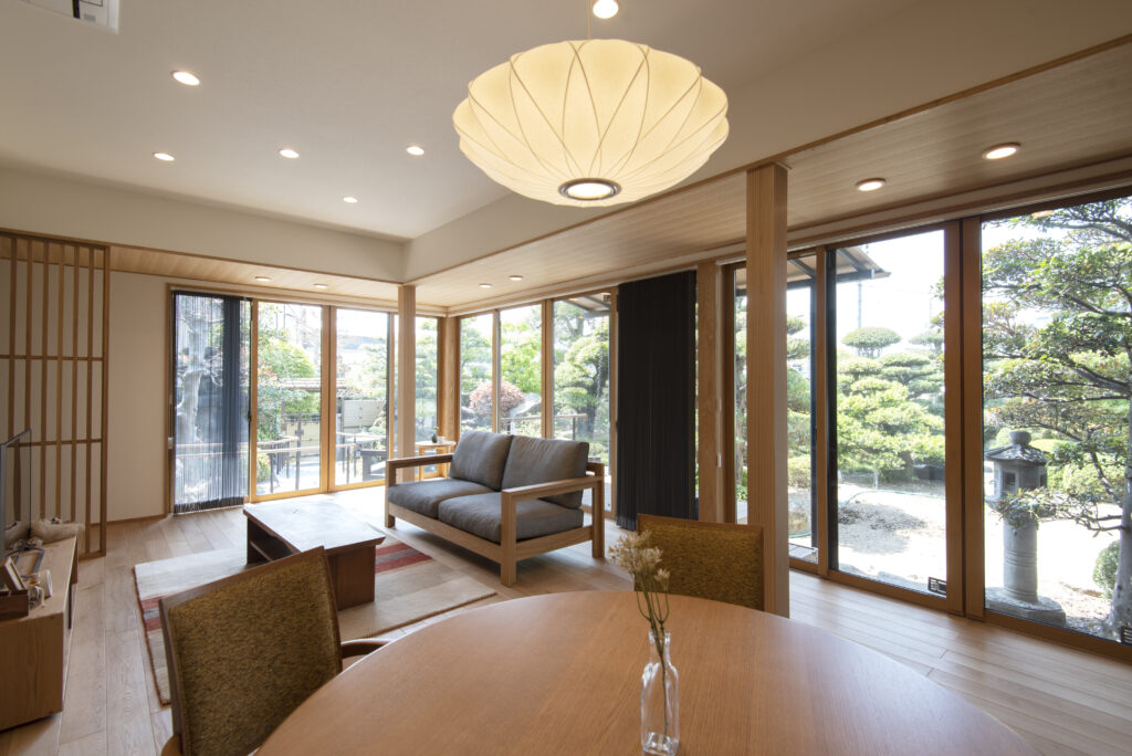 暮らしも仕事も心地よく、離れを活かした住まい。