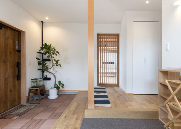 “仕切るけど、狭くない” ガラス建具の空間づくり