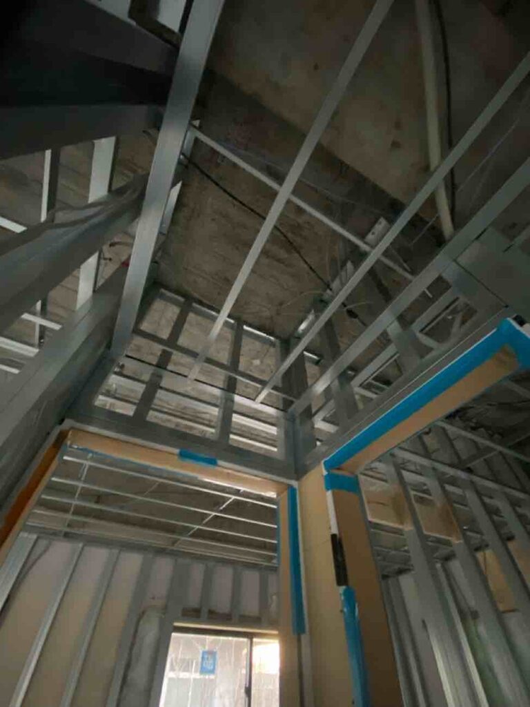 【現場レポ】リノベーションの舞台裏。骨組みから生まれ変わる住まいの様子