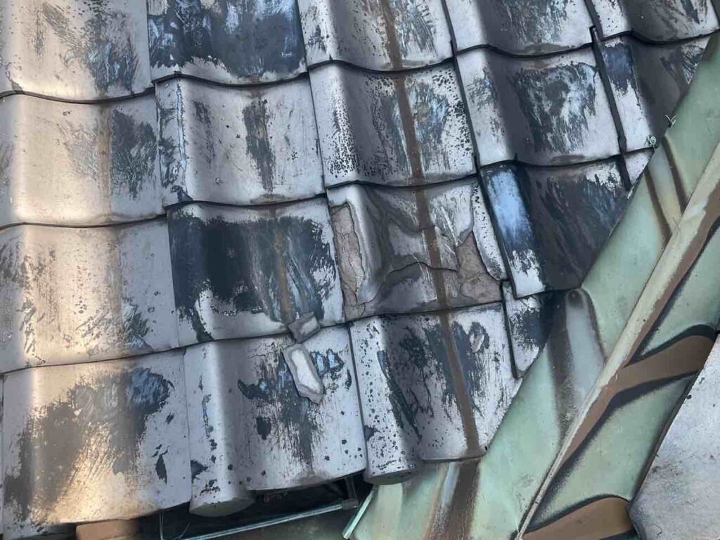 【山田の日刊ブログ】古民家の屋根瓦